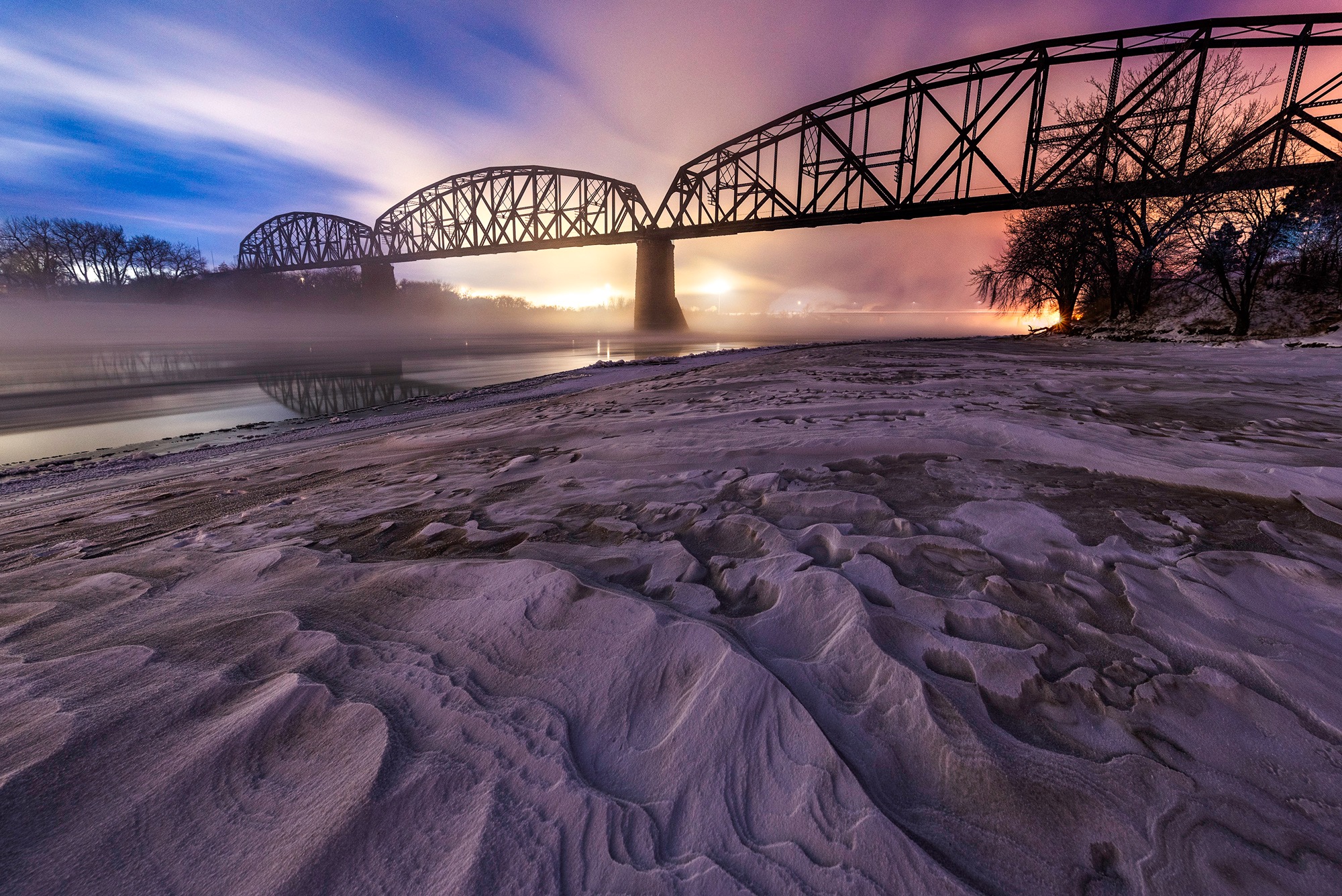 The train bridge above winter ice